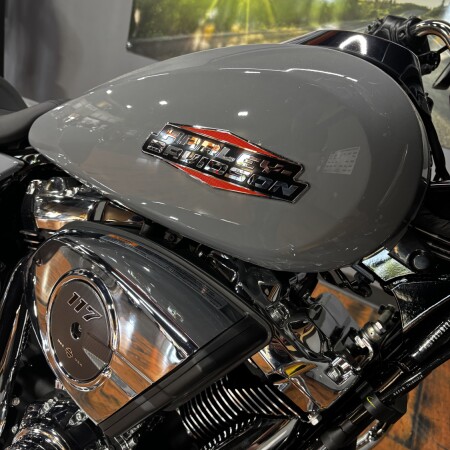 2026 Harley-Davidson® Street Glide® DRK BILIARD GRY thumb 3