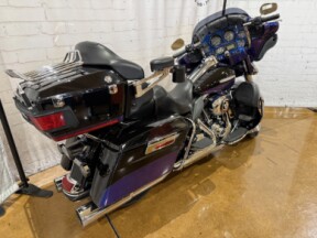 2010 Harley-Davidson® Electra Glide® Ultra Limited Two-Tone Black Ice/Blue Ice thumb 3