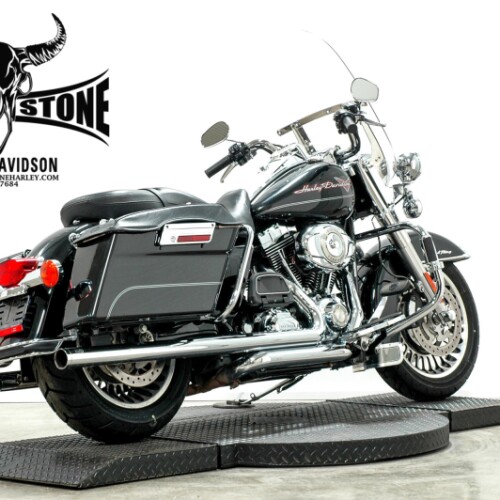 2010 Harley-Davidson® Road King® Vivid Black thumb 3