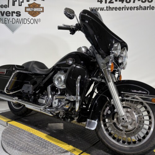 2012 Harley-Davidson® Ultra Classic™ Electra Glide® Vivid Black thumb 2