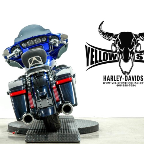 2017 Harley-Davidson® CVO™ Street Glide® Candy Cobalt/Indigo Ink with Mirror Chrome Aggressor Wheels thumb 2