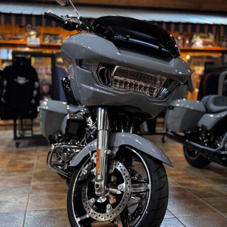2026 Harley-Davidson® Road Glide® Dark Billiard Gray Chrome Trim thumb 2