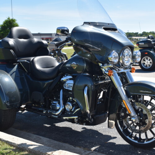 2026 Harley-Davidson® Road Glide 3 Iron Horse Metallic thumb 3