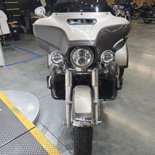FLHTCUTG 2023 Tri Glide® Ultra thumb 3