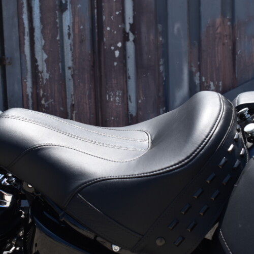 2026 Harley-Davidson® Heritage Classic FLHC thumb 2