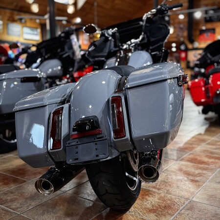 2026 Harley-Davidson® Road Glide® Dark Billiard Gray Chrome Trim thumb 1