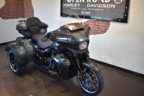 2026 Harley-Davidson® Street Glide 3 Limited Iron Horse Metallic Black Trim thumb 3