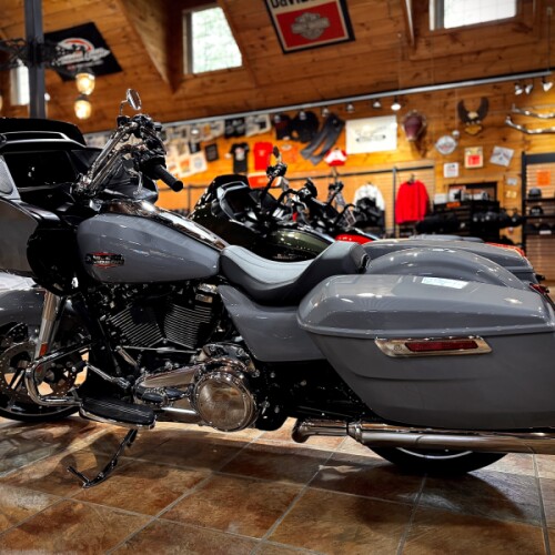 2026 Harley-Davidson® Road Glide® Dark Billiard Gray Chrome Trim thumb 3