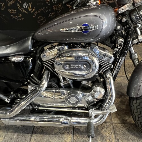 2016 Harley-Davidson® 1200 Custom XL1200C thumb 0