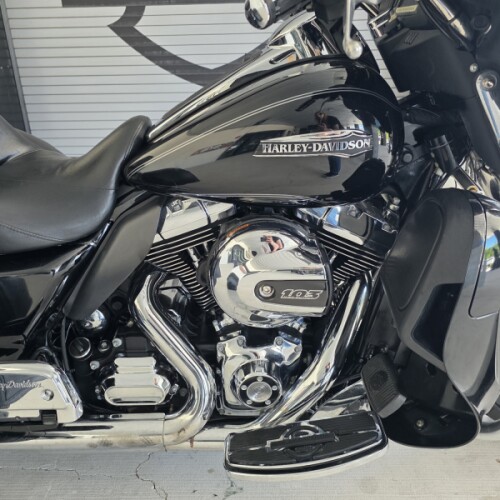 2014 Harley-Davidson® Tri Glide® Ultra Vivid Black Chrome Trim thumb 0