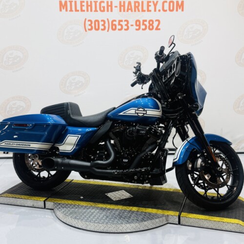 2023 Street Glide®  FLHXST thumb 2