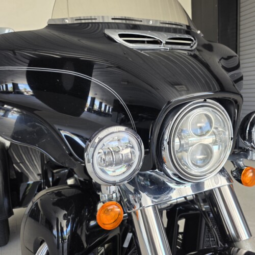 2014 Harley-Davidson® Tri Glide® Ultra Vivid Black Chrome Trim thumb 2