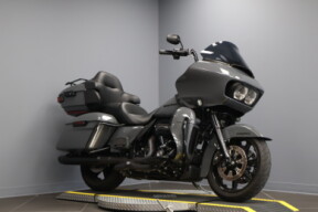 2022 Harley-Davidson® Road Glide® Limited FLTRK thumb 3