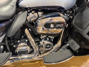 2019 Harley-Davidson® Road Glide® Ultra Midnight Blue/Barracuda Silver thumb 2