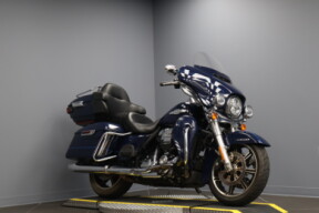 2021 Harley-Davidson® Ultra Limited FLHTK thumb 3
