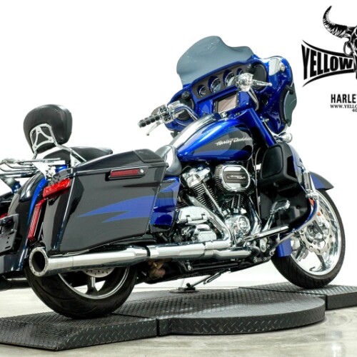 2017 Harley-Davidson® CVO™ Street Glide® Candy Cobalt/Indigo Ink with Mirror Chrome Aggressor Wheels thumb 3