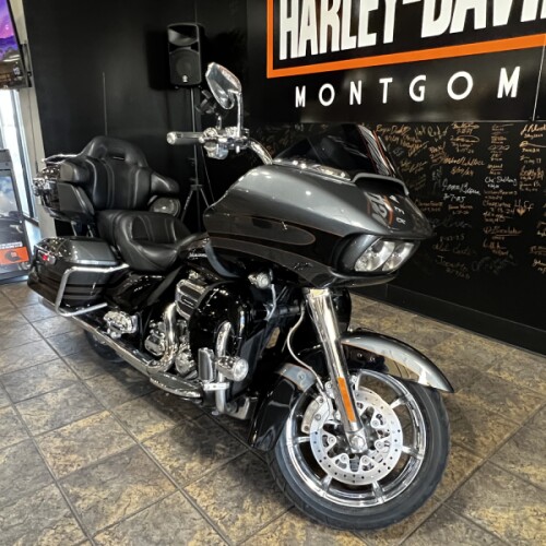 2016 Harley-Davidson® CVO™ Road Glide® Ultra FLTRUSE thumb 2
