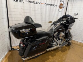 2015 Harley-Davidson® Road Glide® Special Vivid Black thumb 3