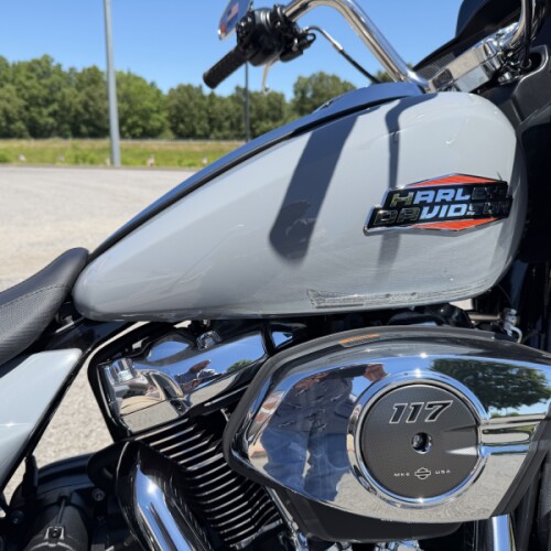 2026 Harley-Davidson® Road Glide® Dark Billiard Gray Chrome Trim thumb 0