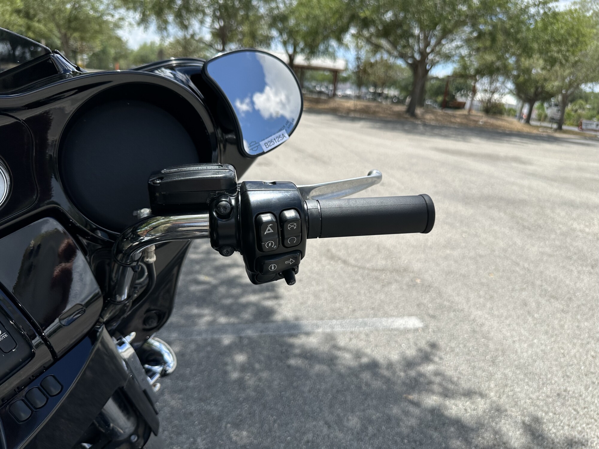2017 Harley-Davidson® Street Glide® BLACK, photo 11