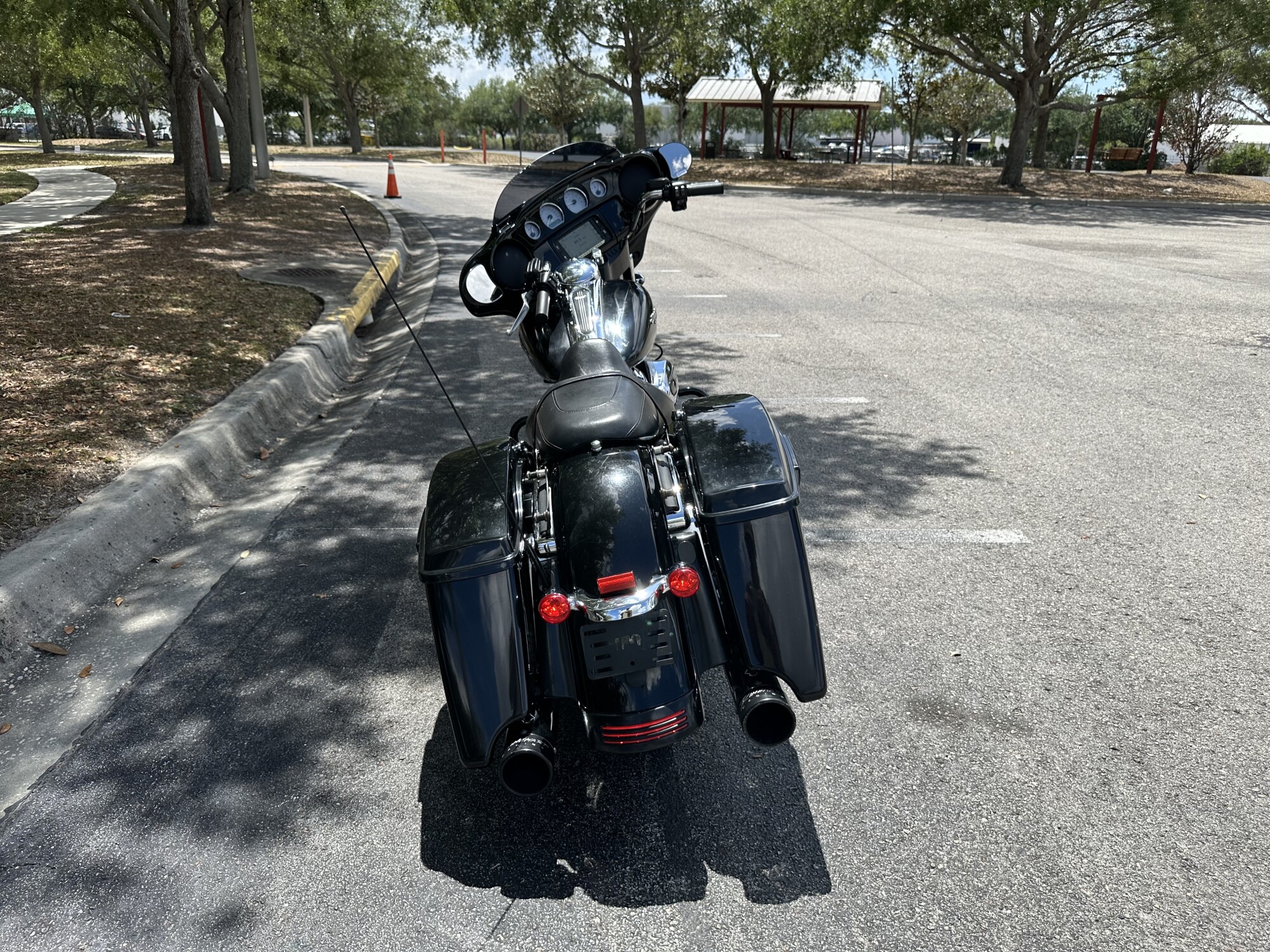 2017 Harley-Davidson® Street Glide® BLACK, photo 7