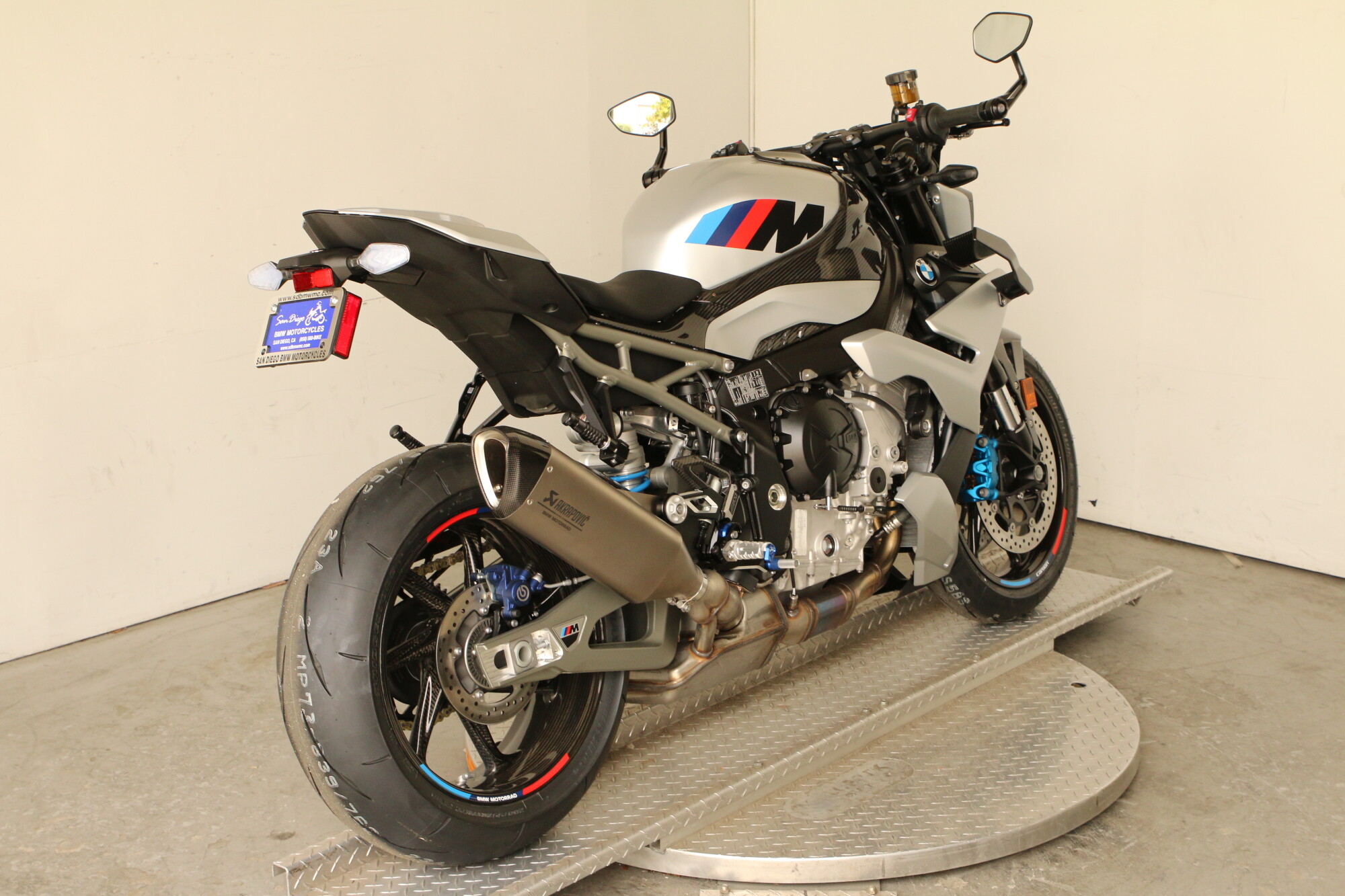 2026 BMW M 1000 R, photo 4