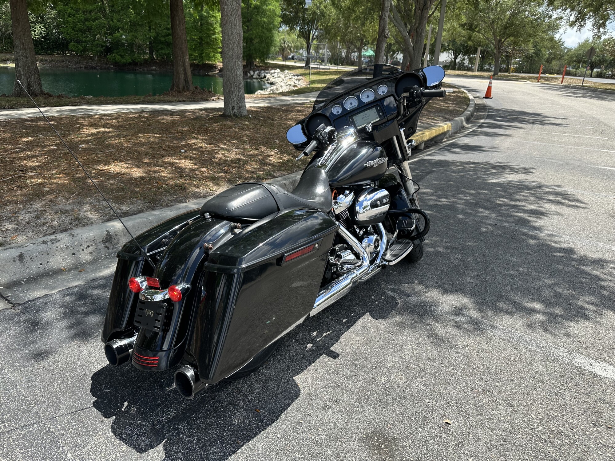 2017 Harley-Davidson® Street Glide® BLACK, photo 8