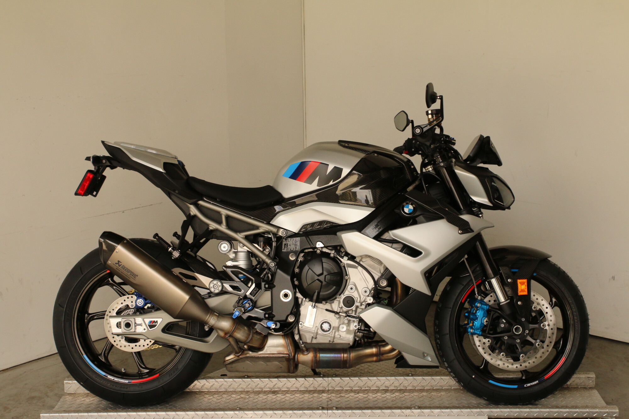 2026 BMW M 1000 R, photo 2