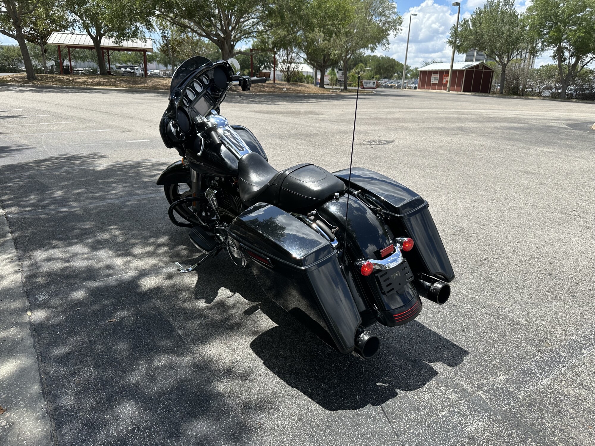 2017 Harley-Davidson® Street Glide® BLACK, photo 6