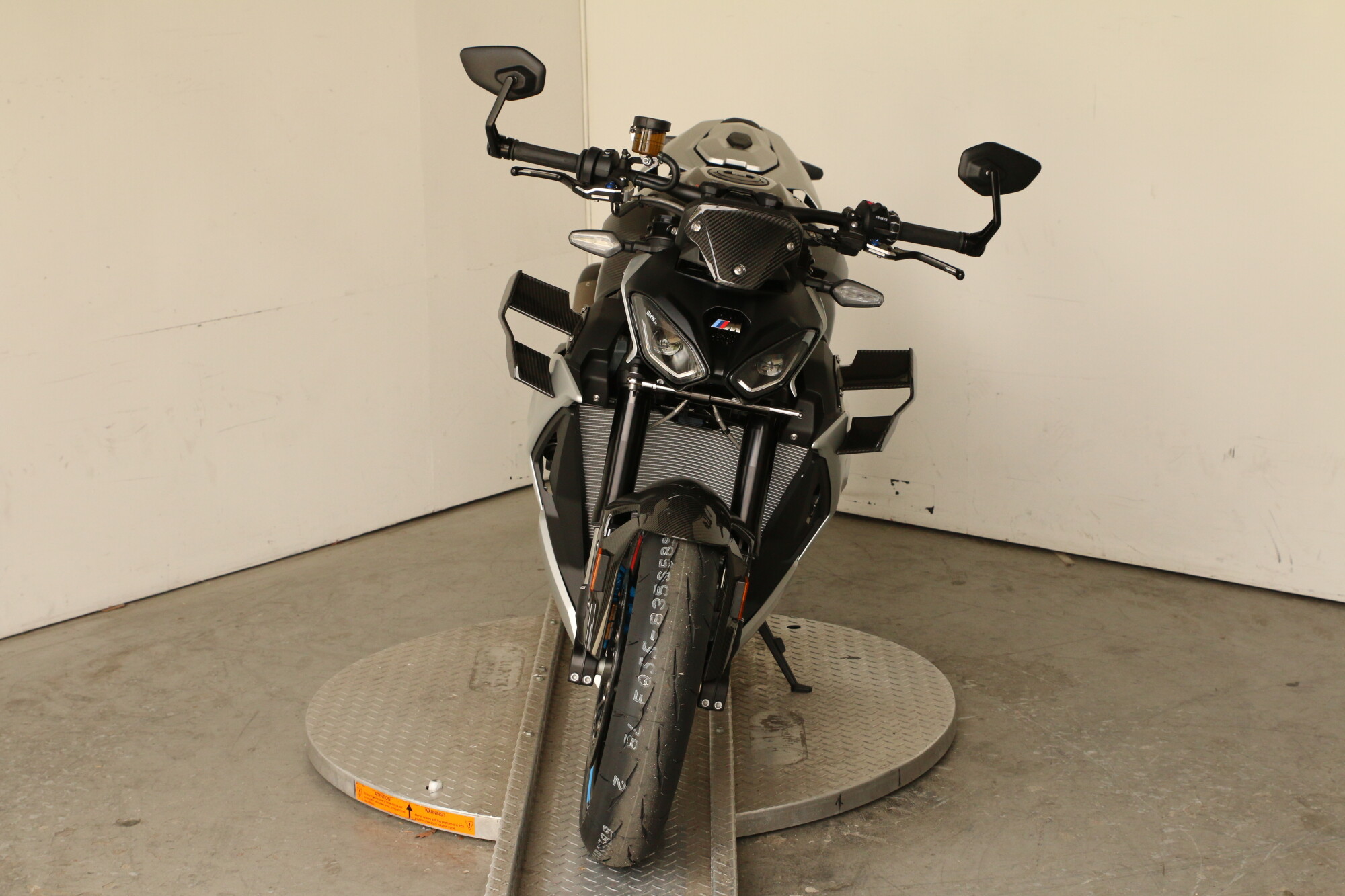 2026 BMW M 1000 R, photo 11