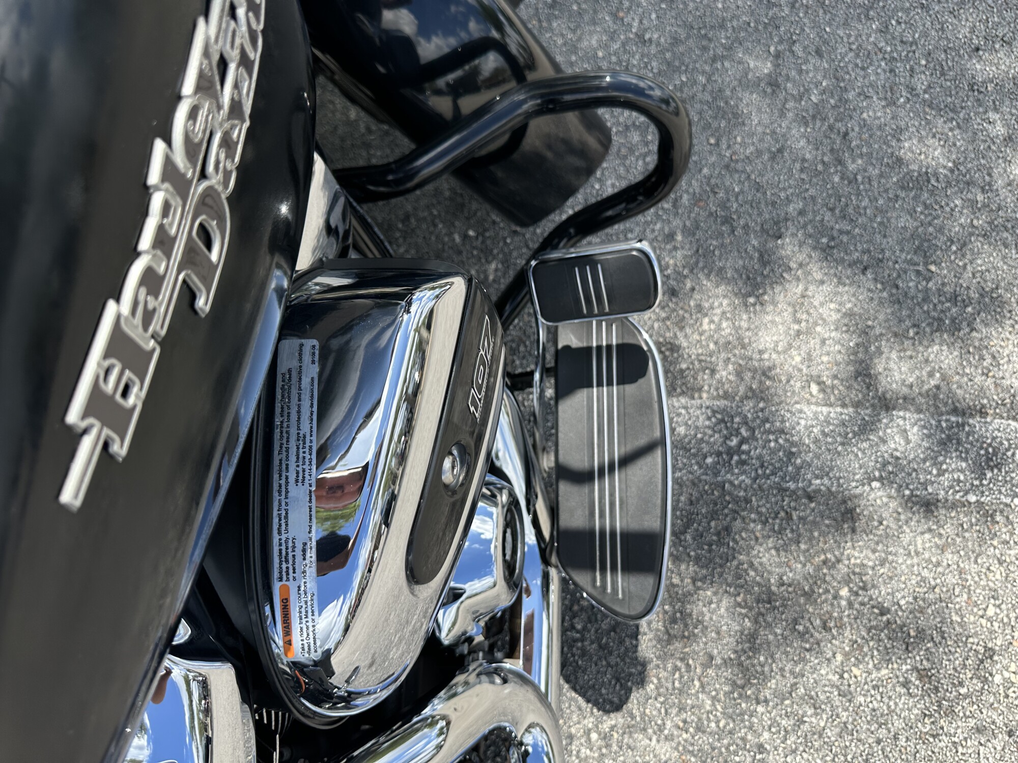 2017 Harley-Davidson® Street Glide® BLACK, photo 10