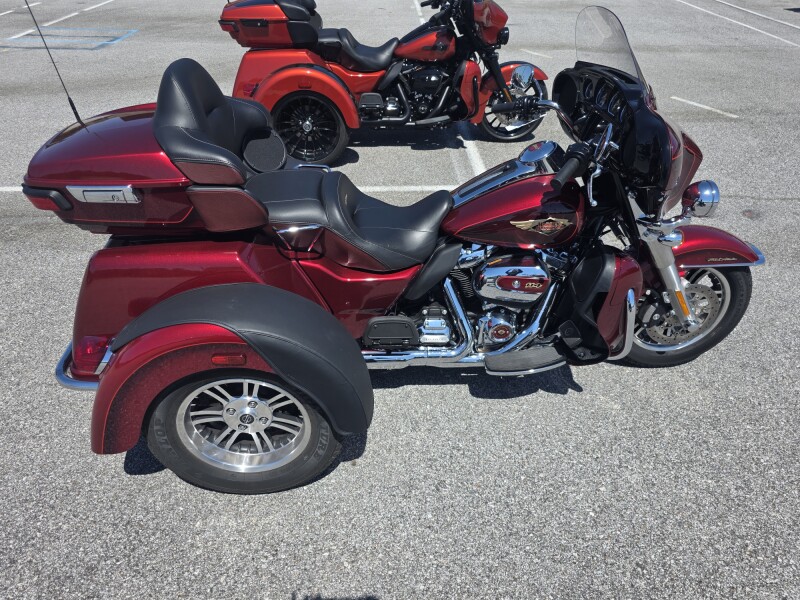 2023 Harley-Davidson® Tri Glide® Ultra Heirloom Red Fade
