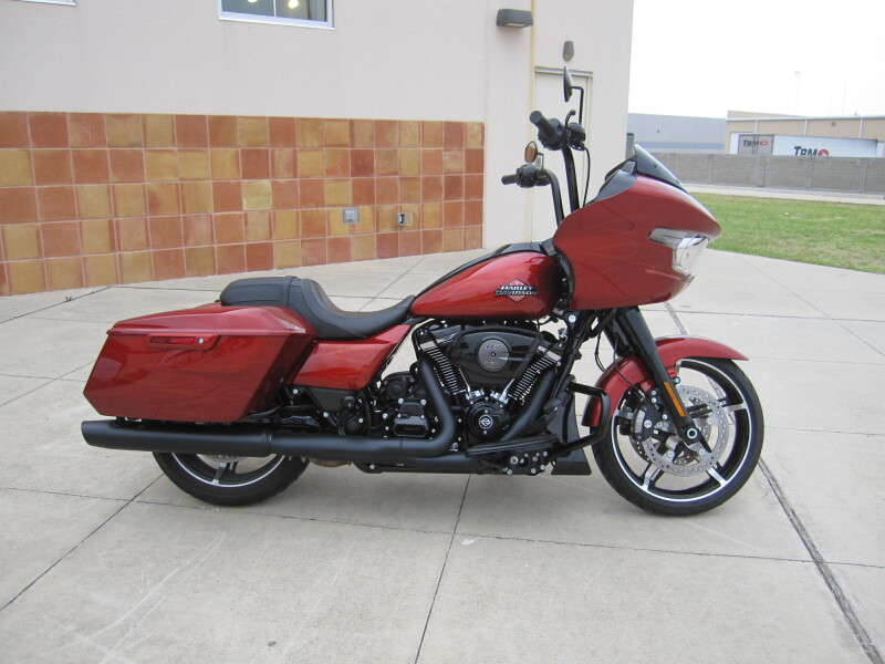 2025 Harley-Davidson® Road Glide® White Onyx Pearl - Black Finish