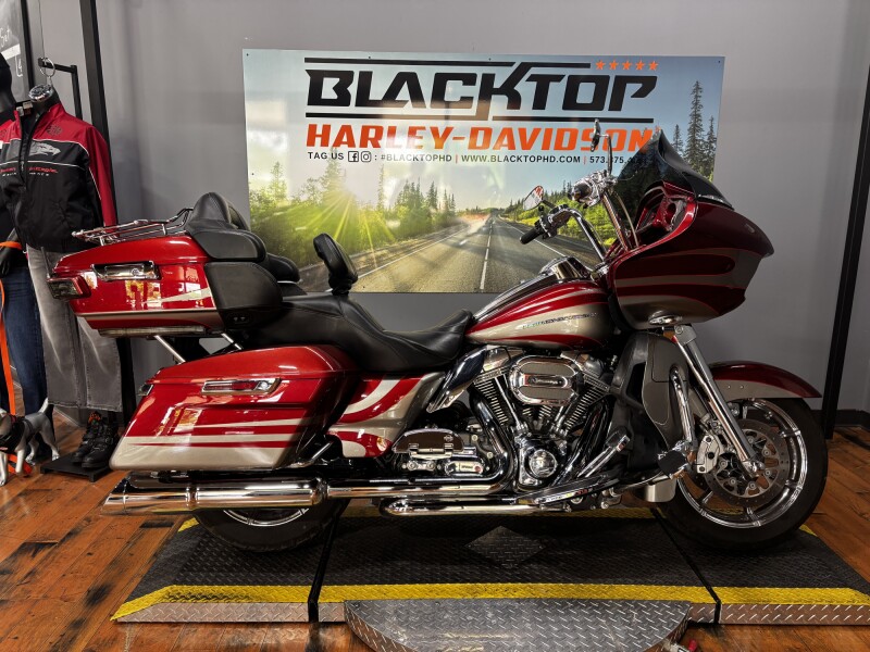 2016 Harley-Davidson® CVO™ Road Glide® Ultra RBY RED/PAL SLV W/PINSTRIPE