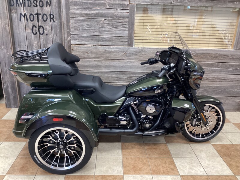 2026 Harley-Davidson® Street Glide 3 Limited Olive Steel Metallic / Vivid Black Chrome Trim