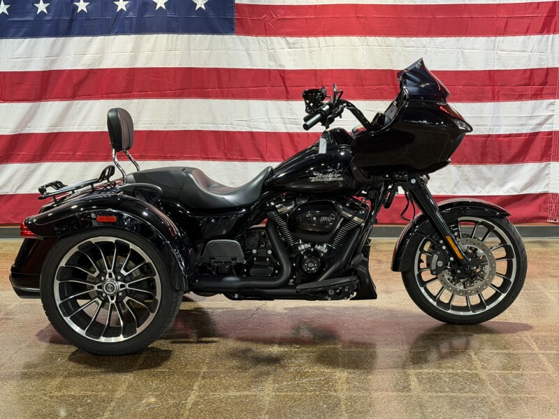 Harley-Davidson® Road Glide 3 2024 FLTRT VIVID BLACK
