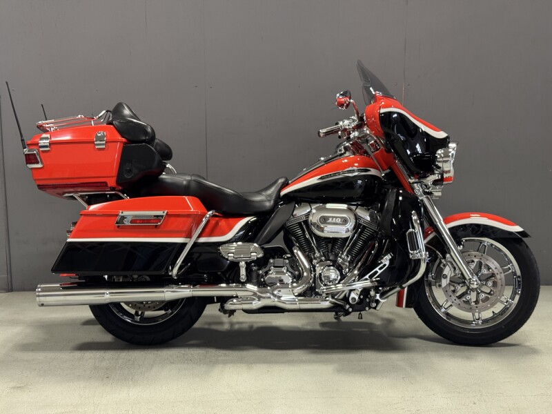 FLHTCUSE8 2012 CVO™ Ultra Classic® Electra Glide®