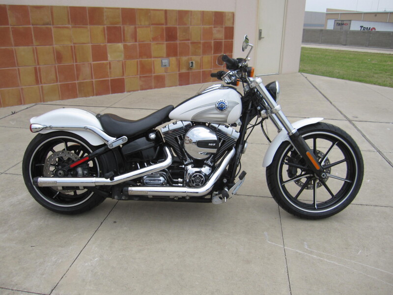 2016 Harley-Davidson® Breakout® Crushed Ice Pearl