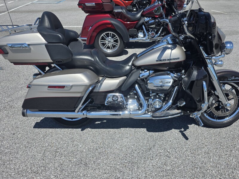 2018 Harley-Davidson® Ultra Limited Silver Fortune / Sumatra Brown