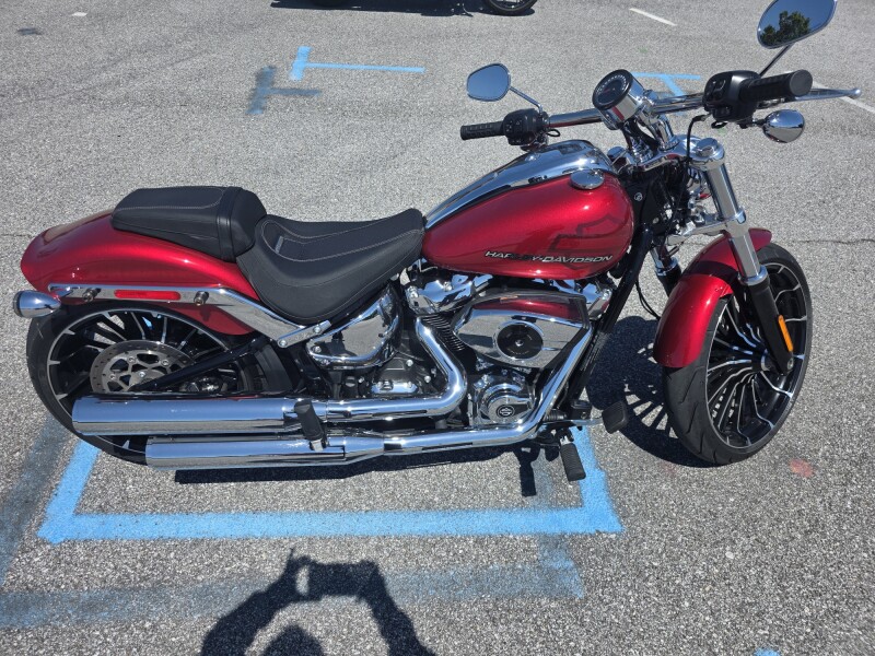 2025 Harley-Davidson® Breakout™ Brilliant Red