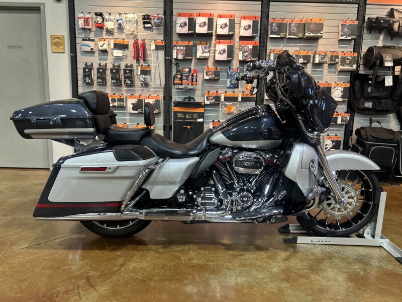 FLHXSE 2019 CVO™ Street Glide®