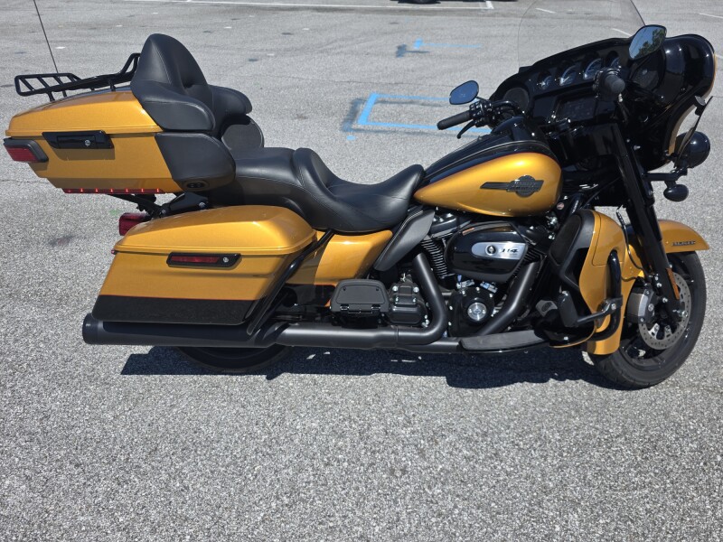 2023 Harley-Davidson® Ultra Limited Prospect Gold Black
