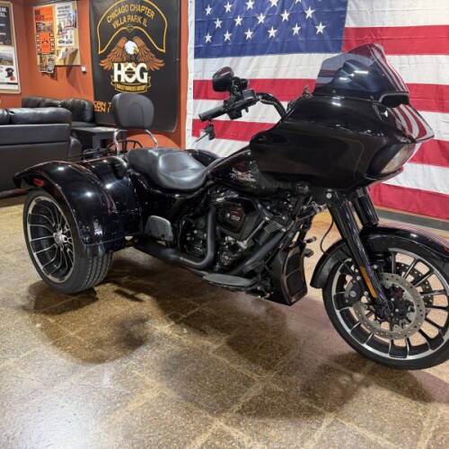 Harley-Davidson® Road Glide 3 2024 FLTRT VIVID BLACK thumb 2