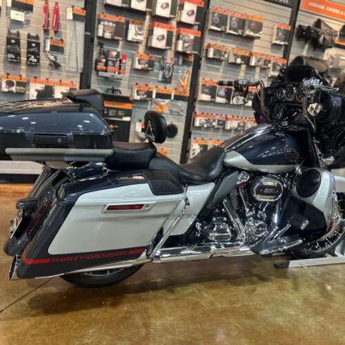 FLHXSE 2019 CVO™ Street Glide® thumb 3