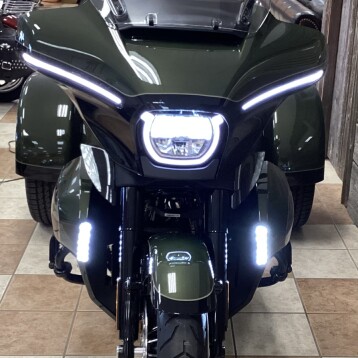 2026 Harley-Davidson® Street Glide 3 Limited Olive Steel Metallic / Vivid Black Chrome Trim thumb 2