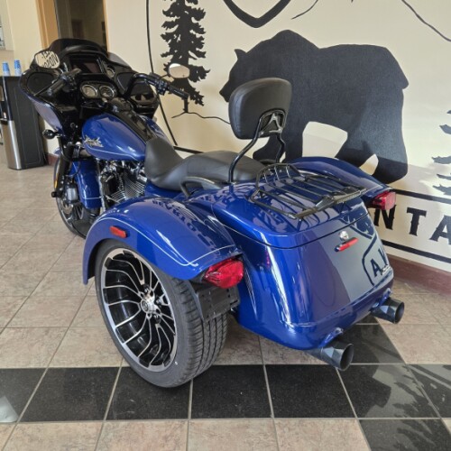 2023 Harley-Davidson® Road Glide® 3 Bright Billiard Blue thumb 2