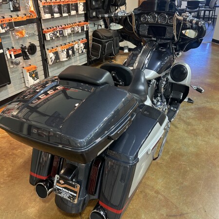 FLHXSE 2019 CVO™ Street Glide® thumb 2