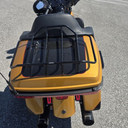 2023 Harley-Davidson® Ultra Limited Prospect Gold Black thumb 2