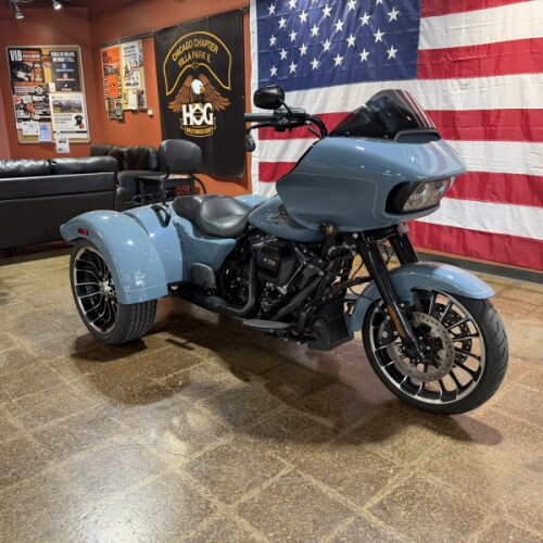Harley-Davidson® Road Glide 3 2024 FLTRT SHARKSKIN W/ PINSTRIPE thumb 2