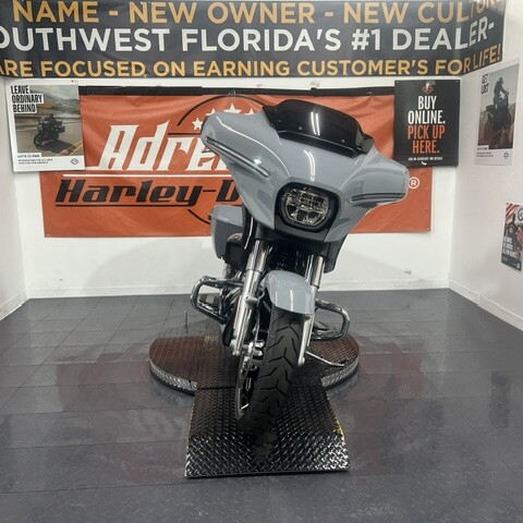 2026 Harley-Davidson® Street Glide® thumb 2